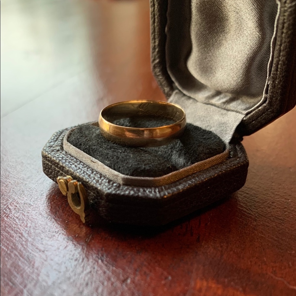 18kt Yellow Gold Antique Wedding Band